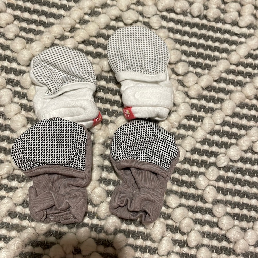 Reversible Sensory Mittens 2 pairs